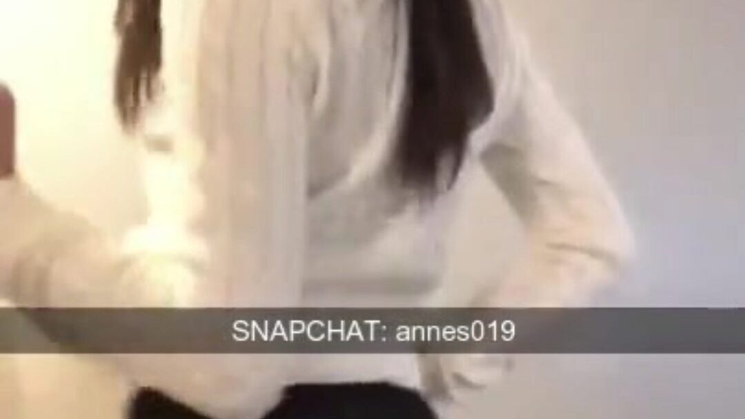 Teen Stripping Nude Body on Snapchat